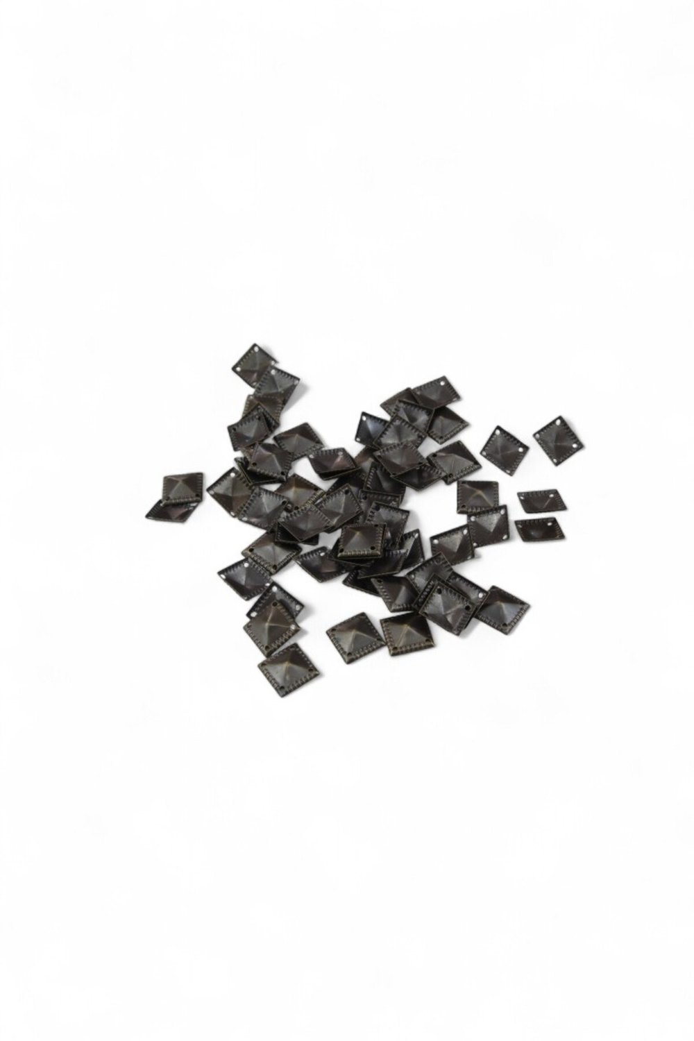 13x13 4 Delikli mm Kare Bombeli Pirinç Pul Payet (30 Gr 50 Adet)
