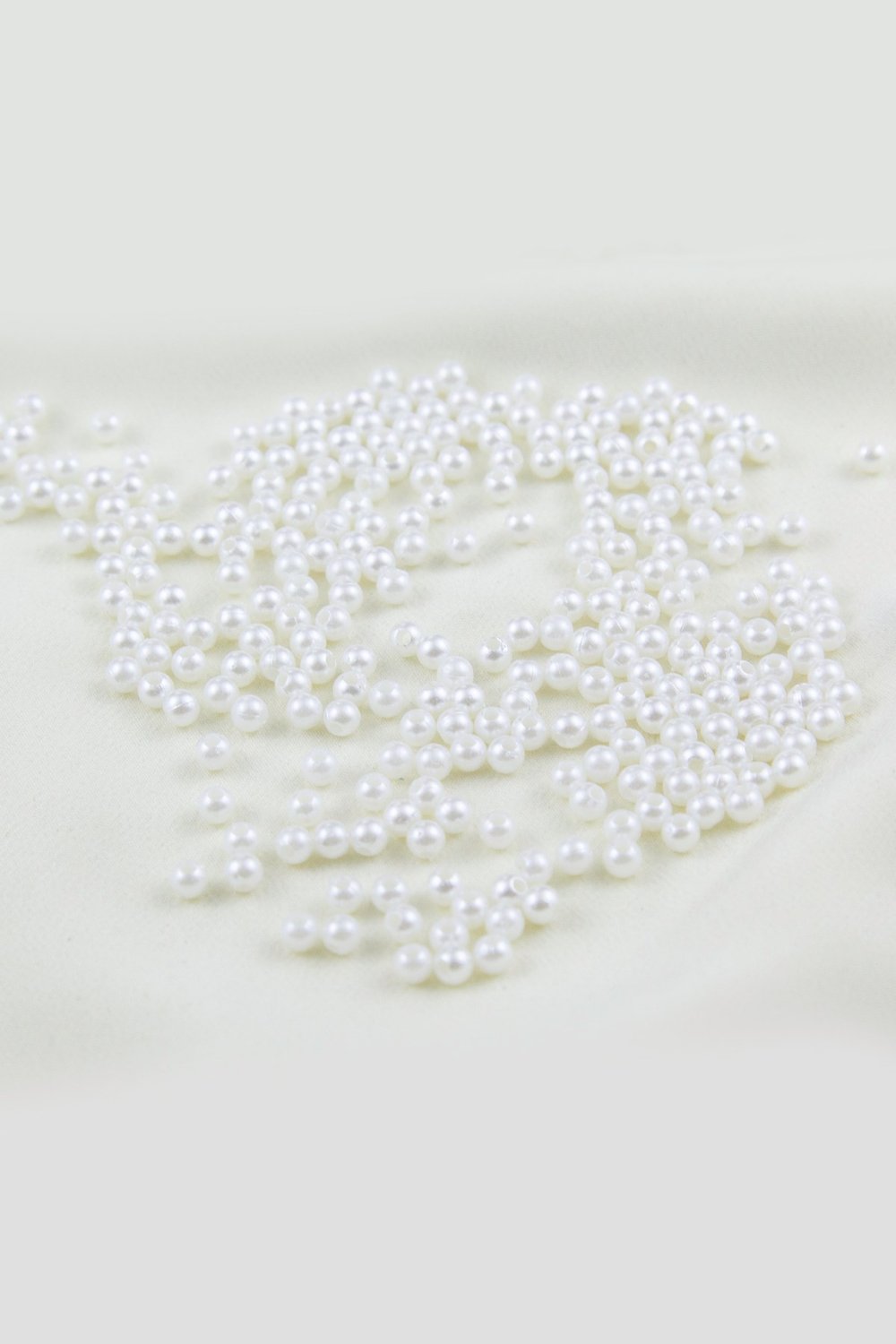 4 mm Beyaz Plastik İnci Boncuk Aksesuar Takı Malzemesi (25 Gr)