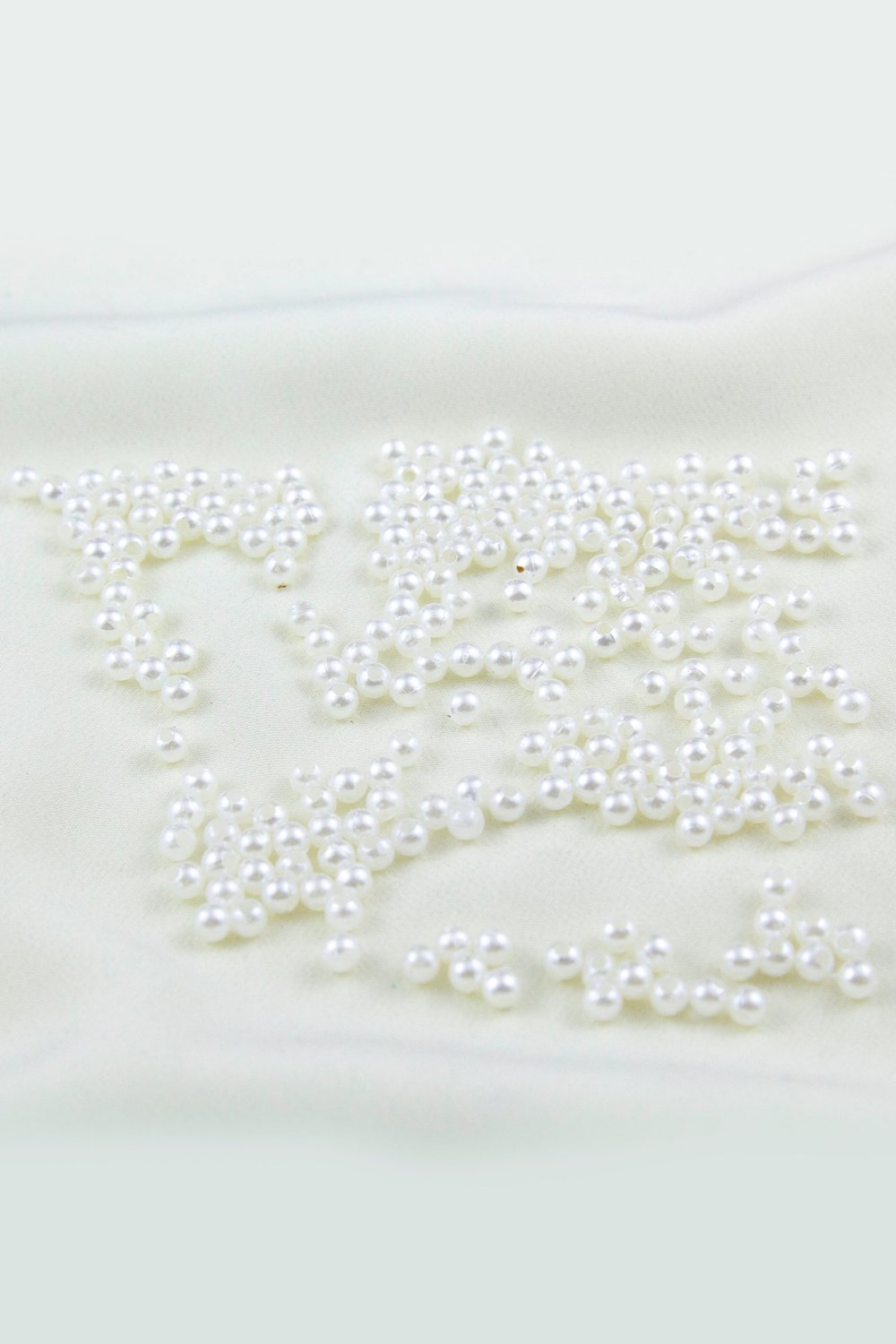 4 mm Kırık Beyaz Plastik İnci Boncuk Aksesuar Takı Malzemesi (25 Gr)