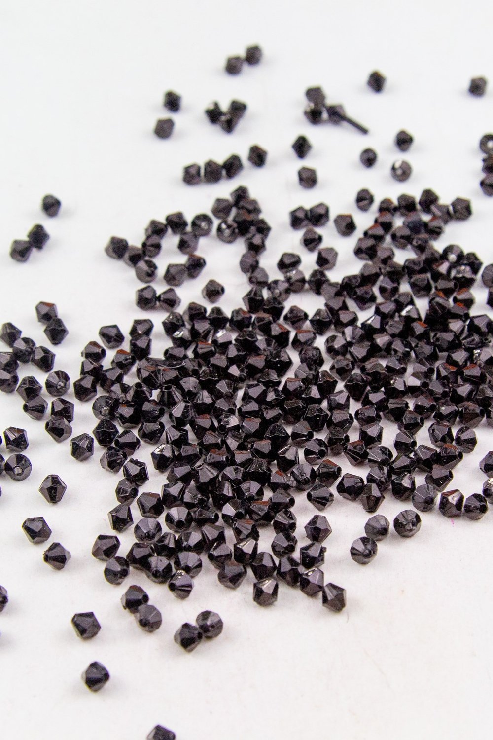 4 mm Piramit Siyah Boncuk Aksesuar Takı Malzemesi (25 Gram)