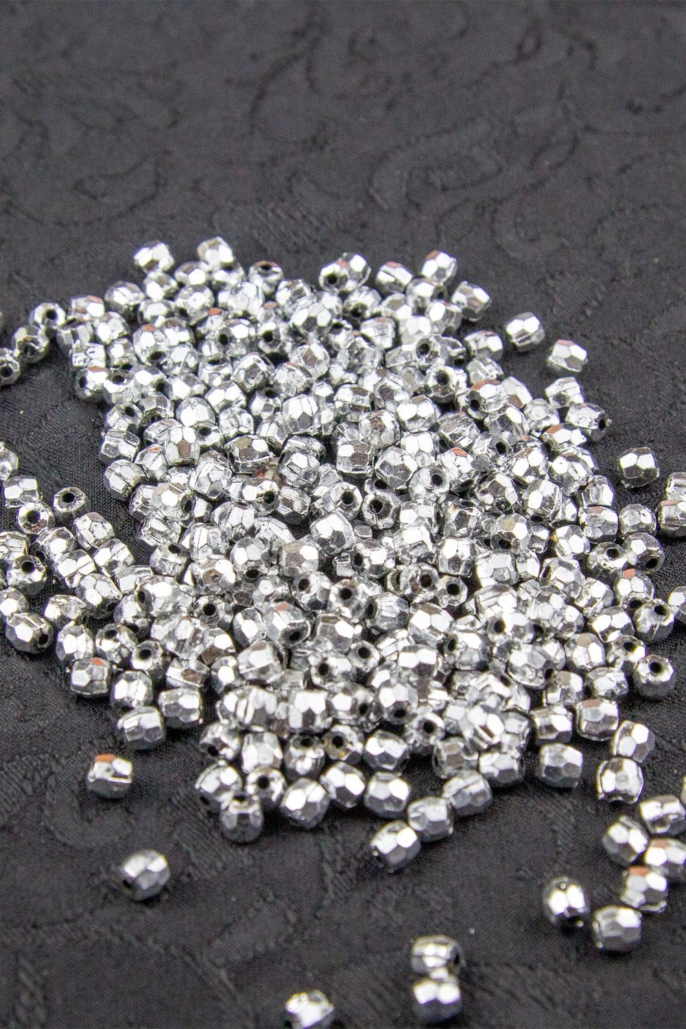6 mm Gümüş Plastik Boncuk Aksesuar Takı Malzemesi (25 Gram)
