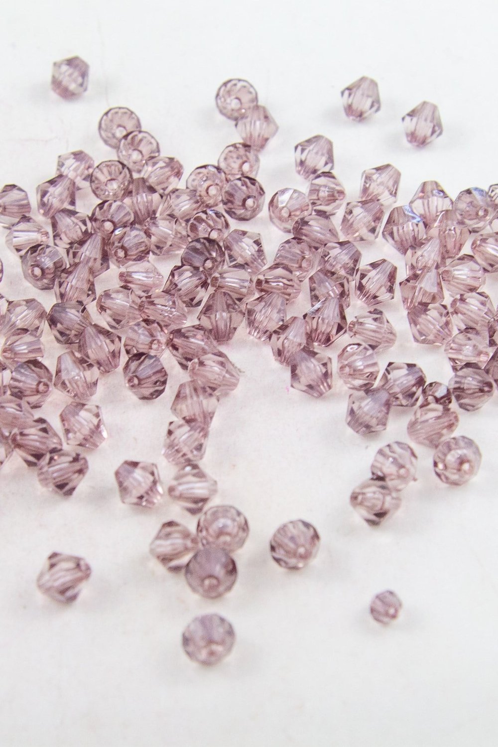 8 mm Piramit Akrilik Boncuk Aksesuar Takı Malzemesi (25 Gram)