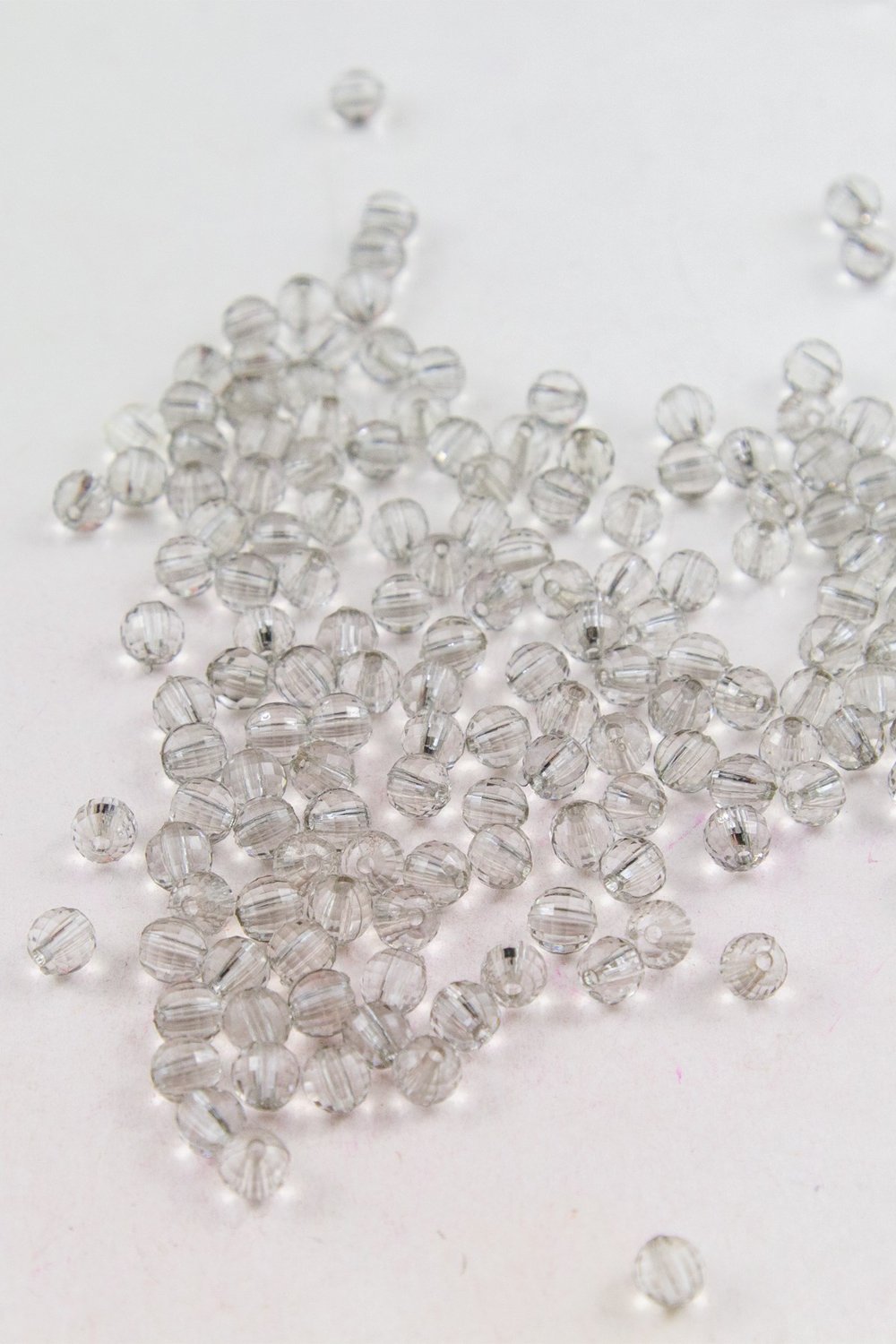 Açık Gri 6 mm Dünya Akrilik Boncuk Aksesuar (25 Gram)