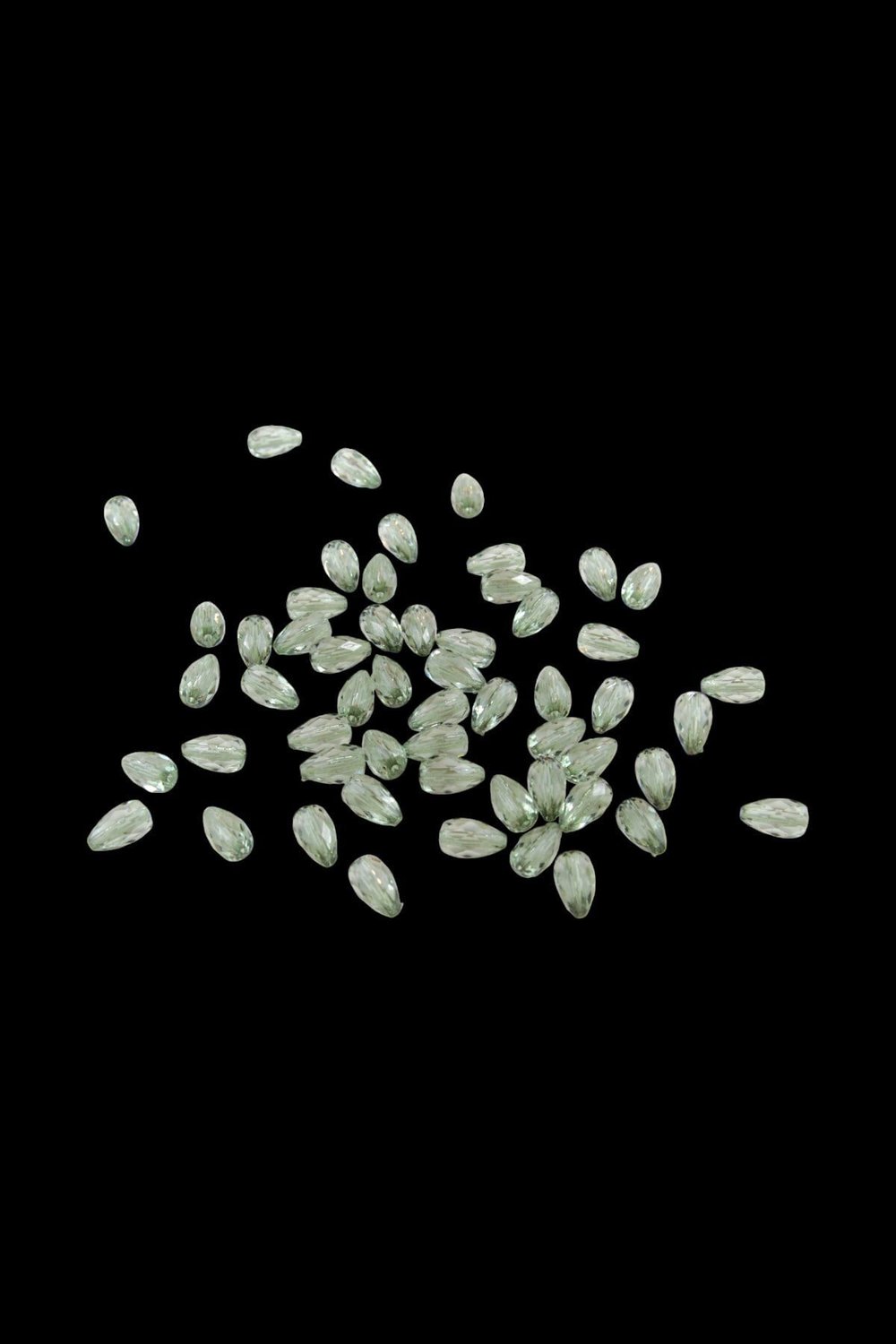 Açık Yeşil Tonunda 8x15 mm Akrilik Boncuk (25 gr 40 Adet)