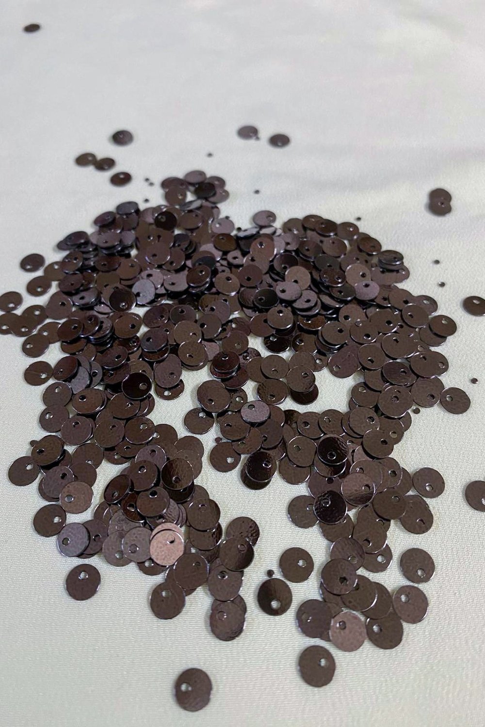 Antra Kahve 6 mm Yandan Delikli Pul Payet 25 Gr (Tülbent, Oya, Havlu Malzemesi)