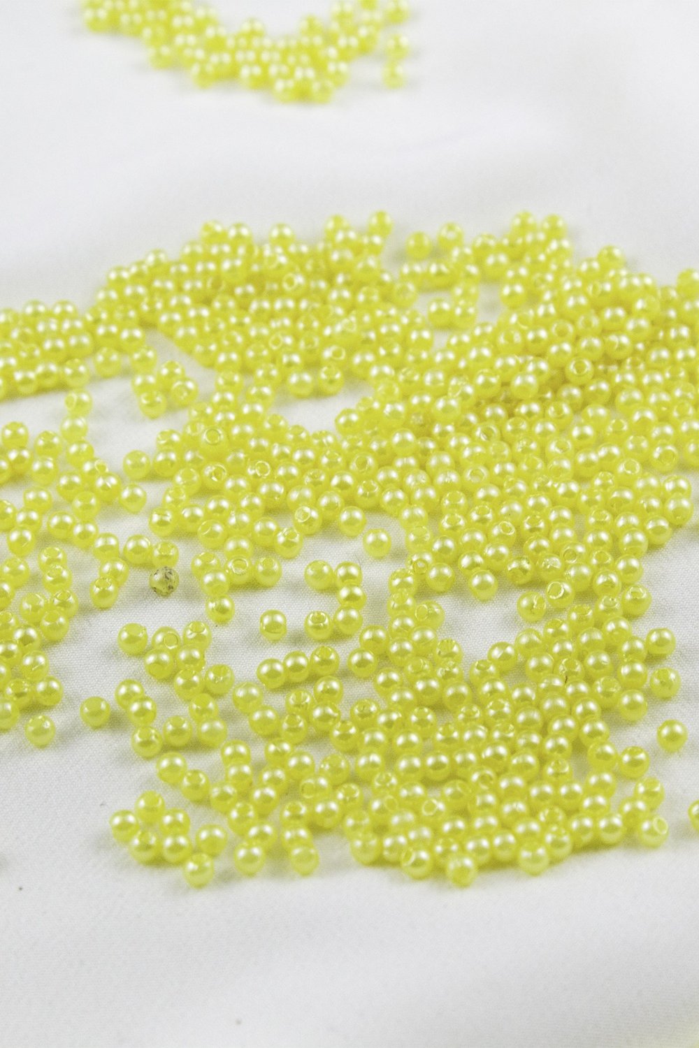 Civciv Sarısı 3 mm Plastik İnci Boncuk Takı Aksesuar Malzemesi (25 Gr)