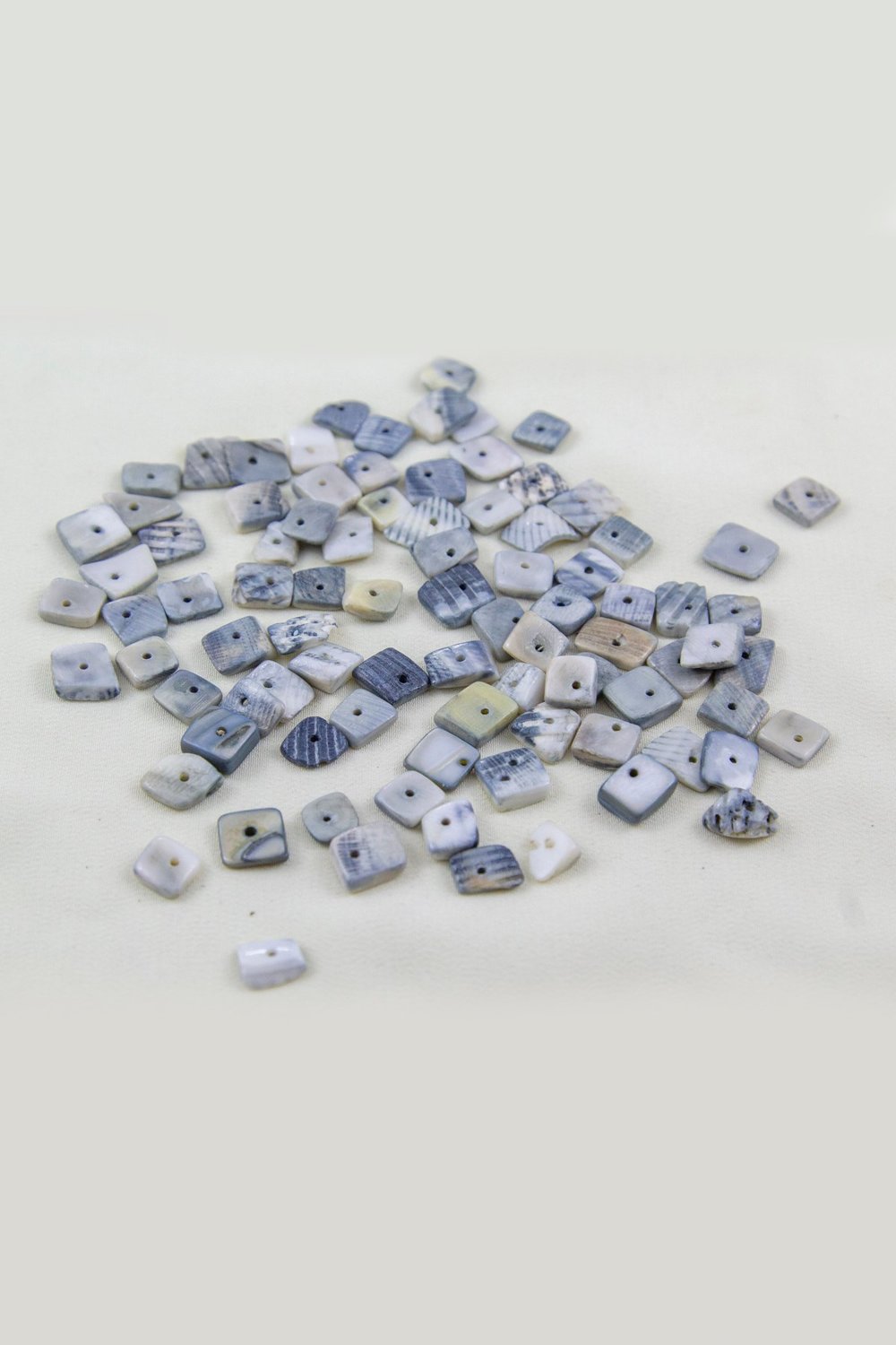 Gri Desenli Düz Doğal Taş Boncuk 8-10 mm Boyutlarında (25 Gram Yaklaşık 100 Adet)