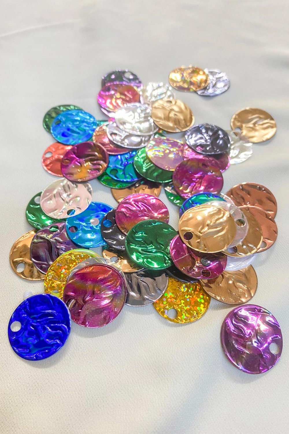 Karışık Renk 25 mm Yandan Delikli Renkli Çanta Pulu (25 Gram)