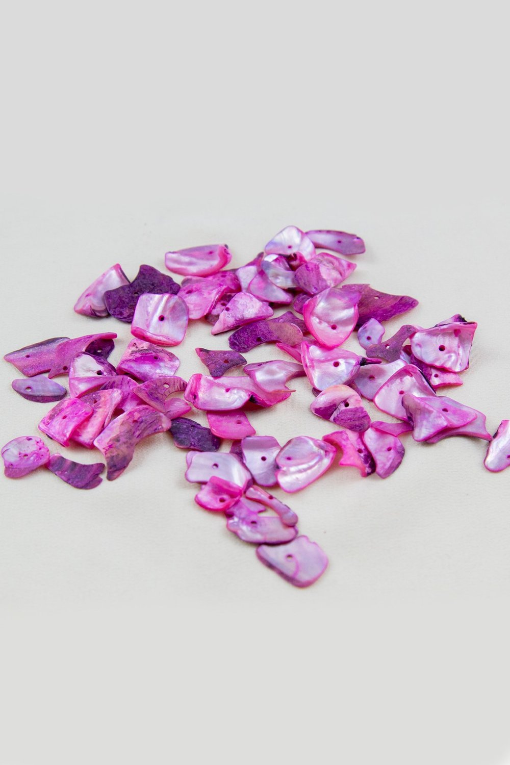 Pembe Tonunda Düz Doğal Taş Boncuk 15-25 mm Boyutlarında (25 Gram Yaklaşık 35 Adet)