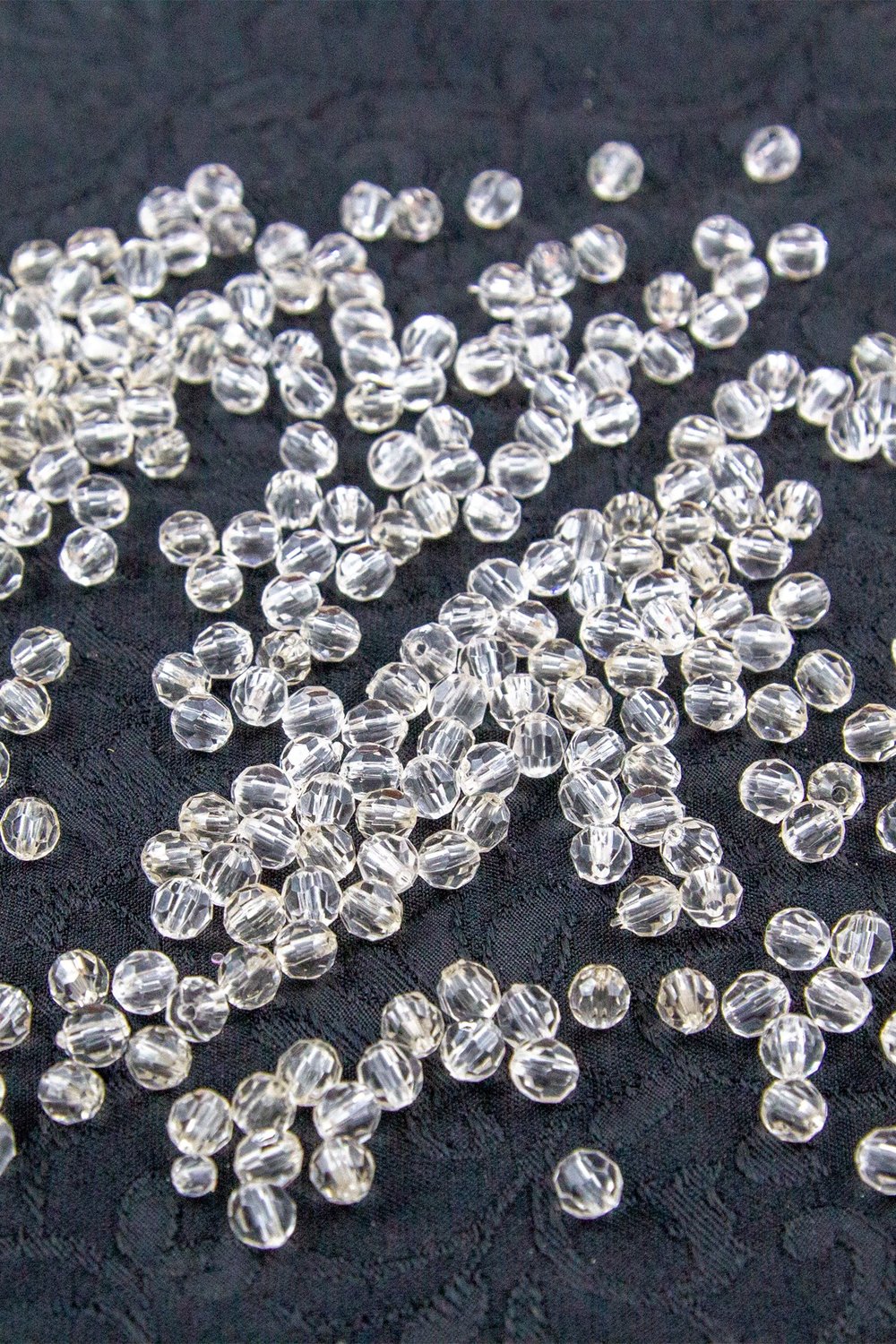 Şeffaf Açık Krem 6 mm Dünya Akrilik Boncuk Aksesuar (17,5 Gram)