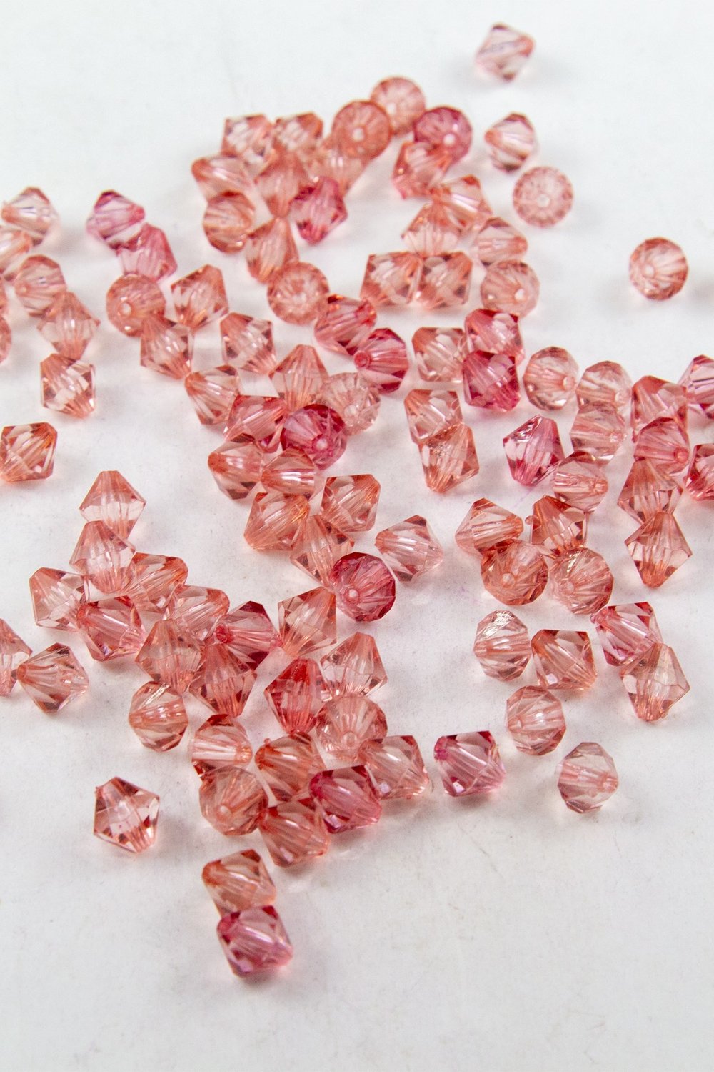 Şeker Pembe 10 mm Piramit Akrilik Boncuk Aksesuar (25 Gram)