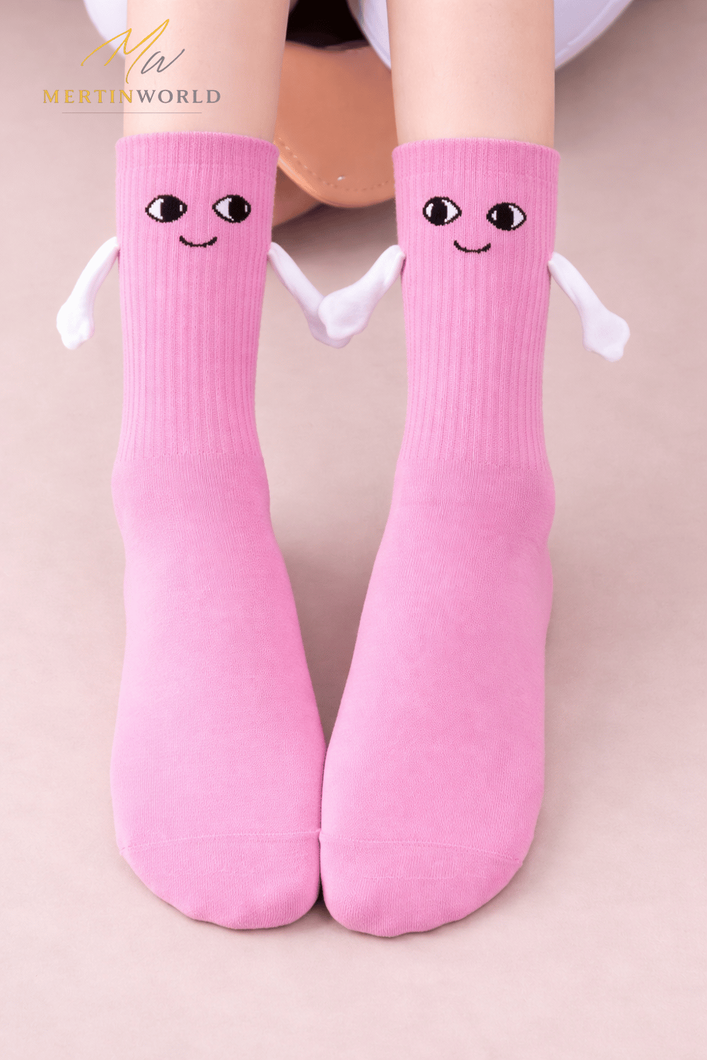 Pembe Elele Mıknatıs Çorap