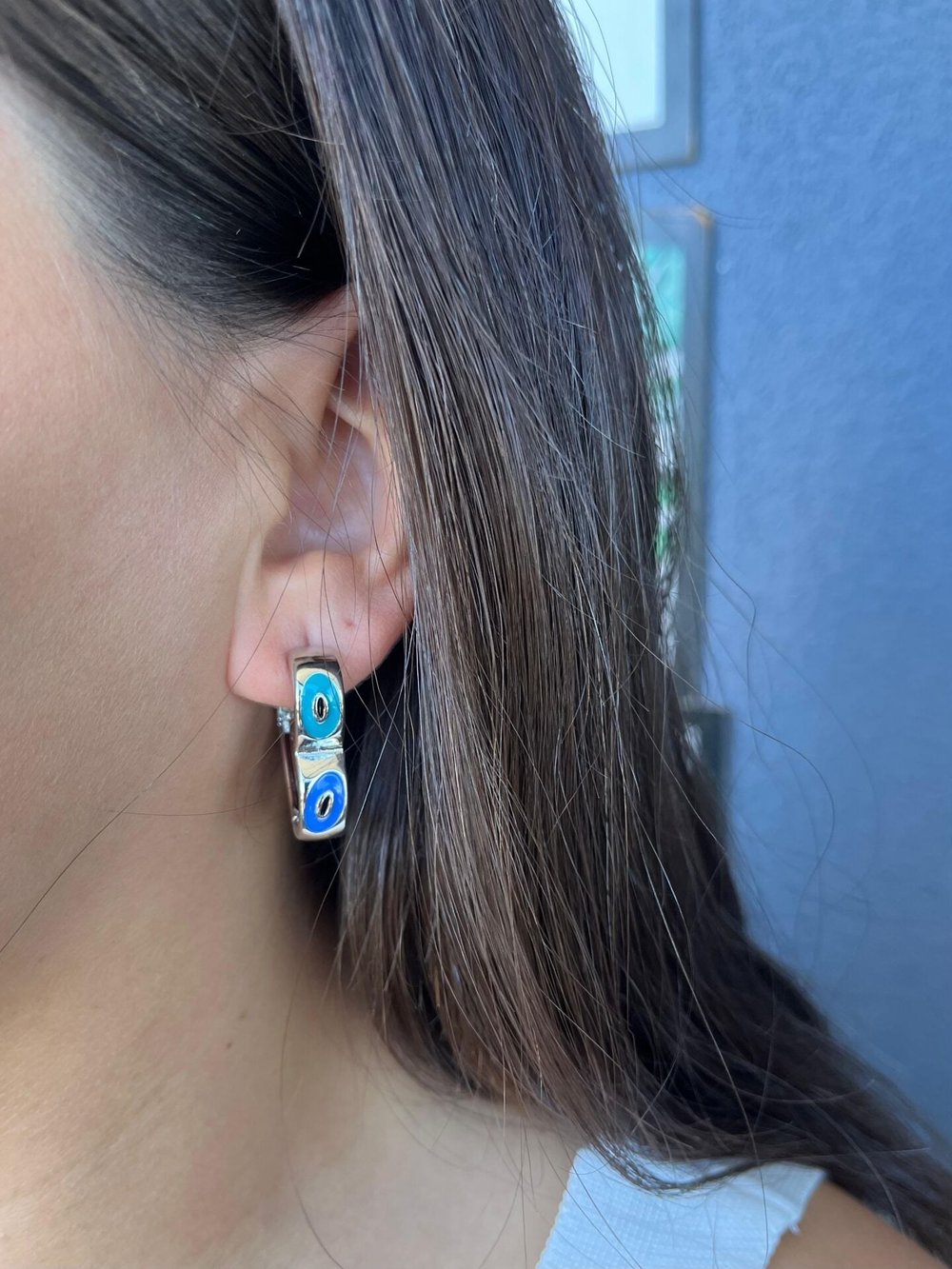 Gümüş Renkli Gözlü Kalp Küpe