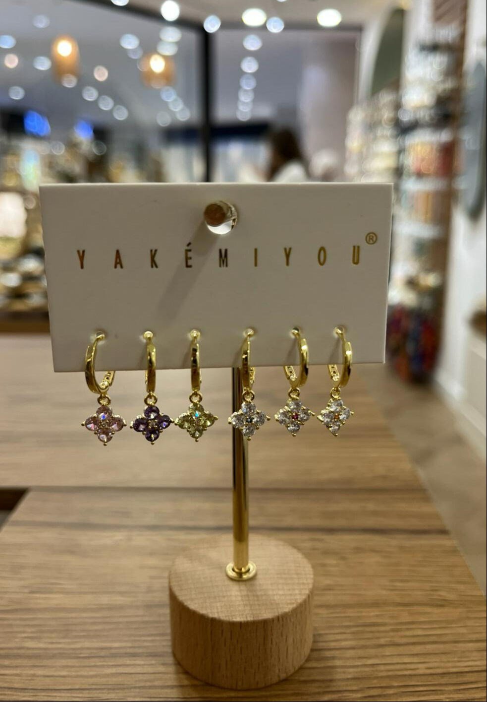 Yakemiyou Taşlı Yoncalar Altılı Küpe