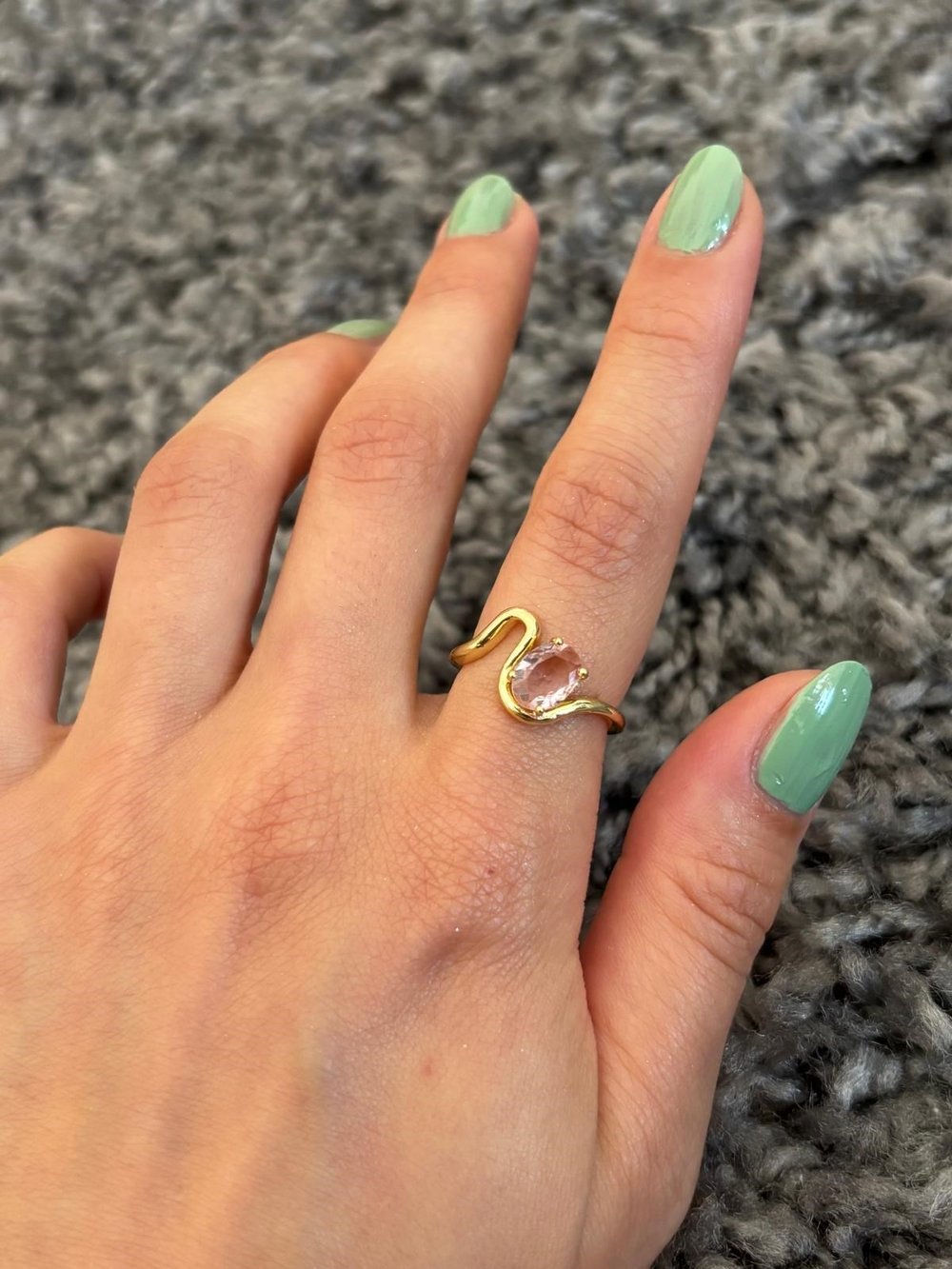 Pembe Taşlı Gold Yüzük