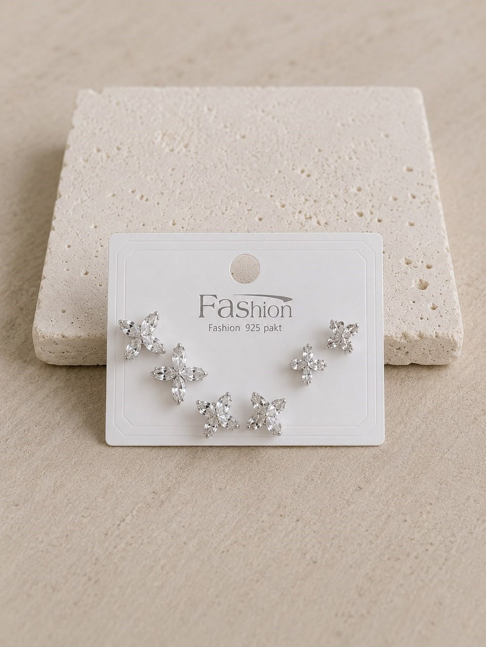 Taşlı Çiçek Silver Altılı Küpe
