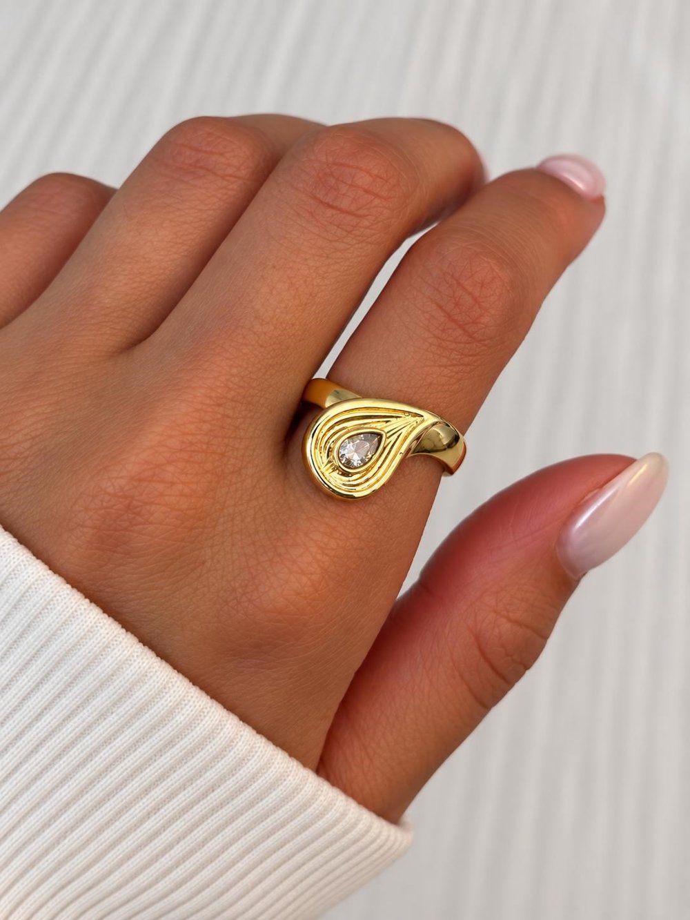 Taşlı Damla Desen Gold Yüzük