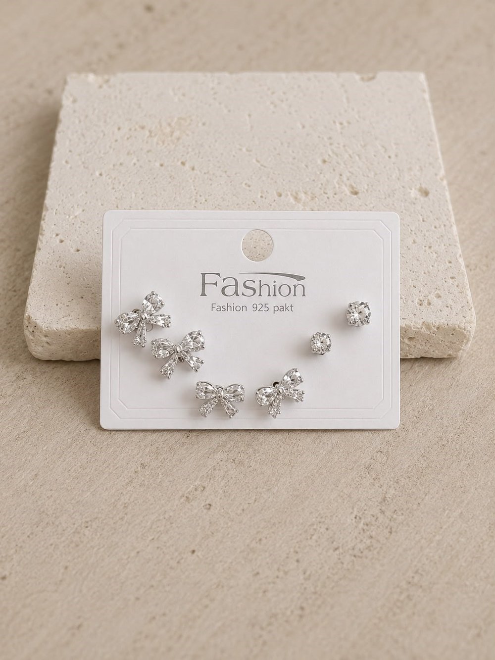 Taşlı Fiyonk Silver Altılı Küpe
