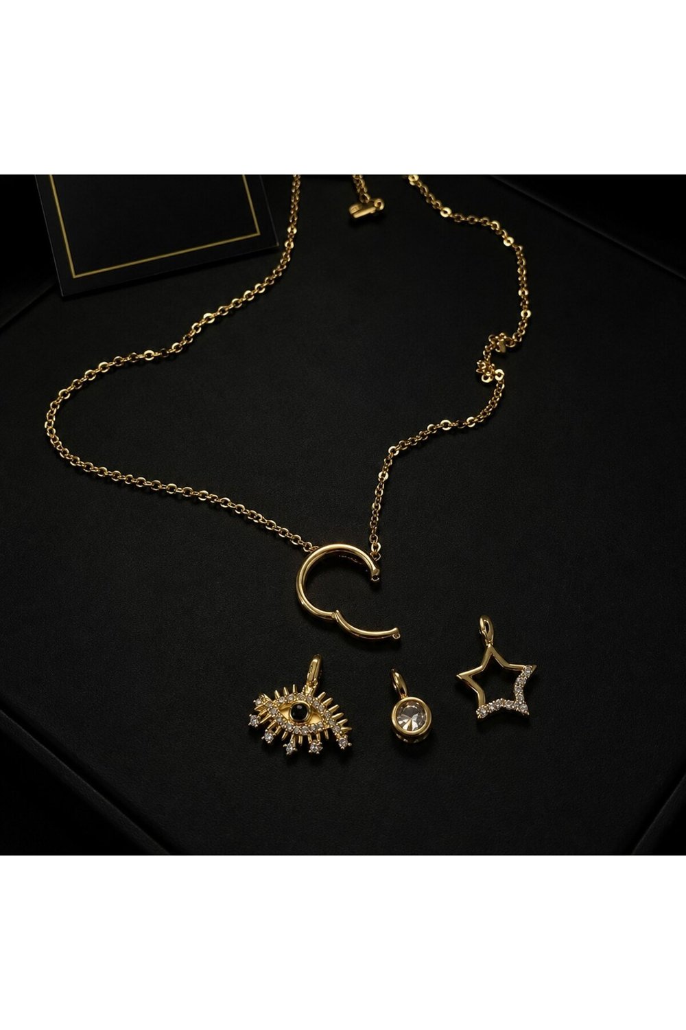 Altın renkli Charm kolye