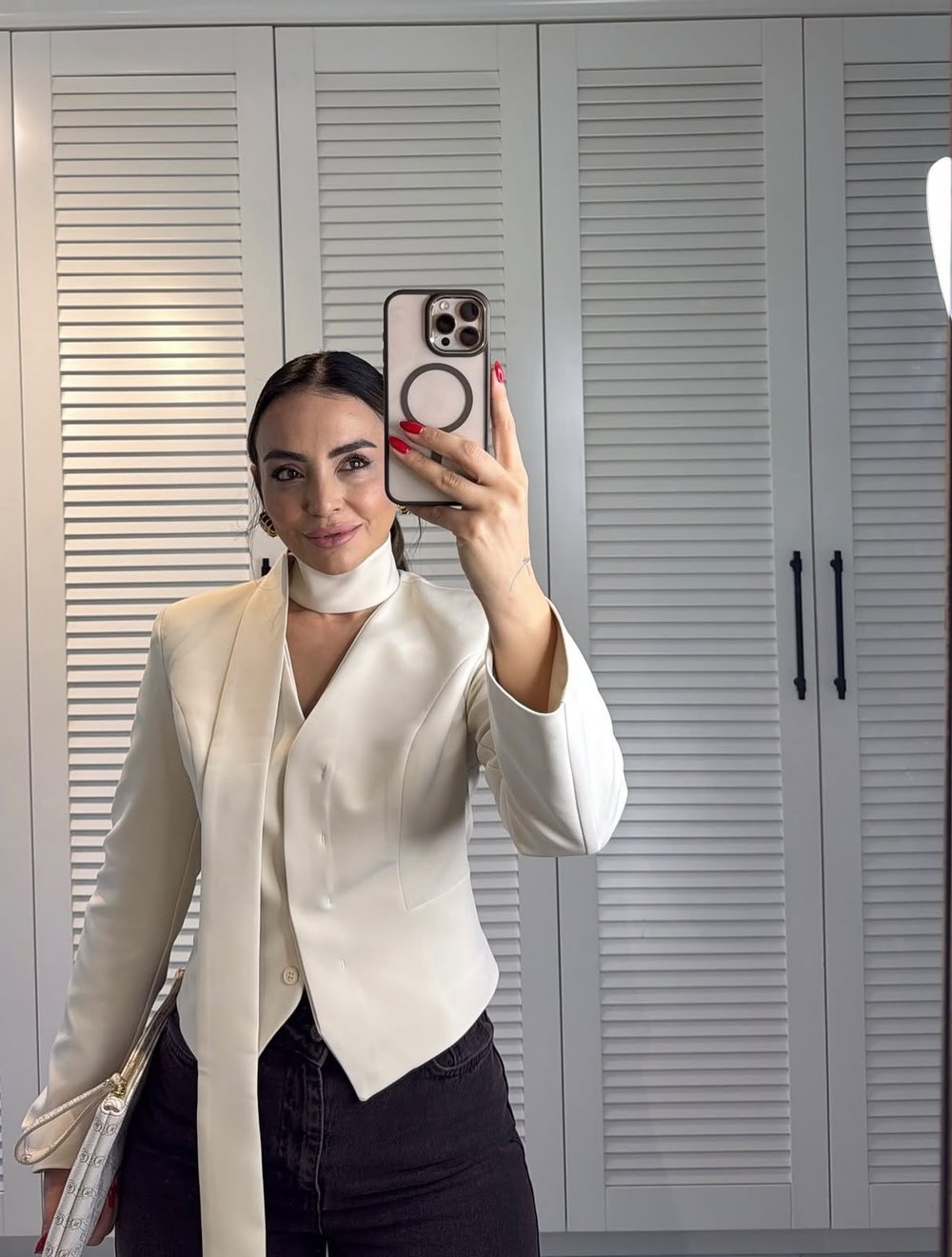 Fular Detaylı Crop Ceket Ekru