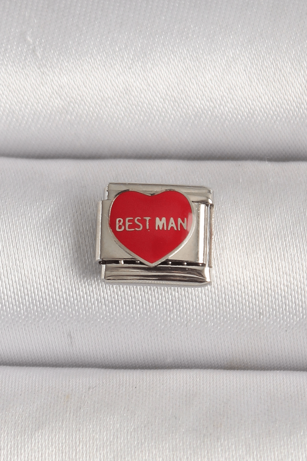316L Çelik Gümüş Renk 'Best Man' Yazılı Kırmızı Kalp İşlemeli Nomination Charm