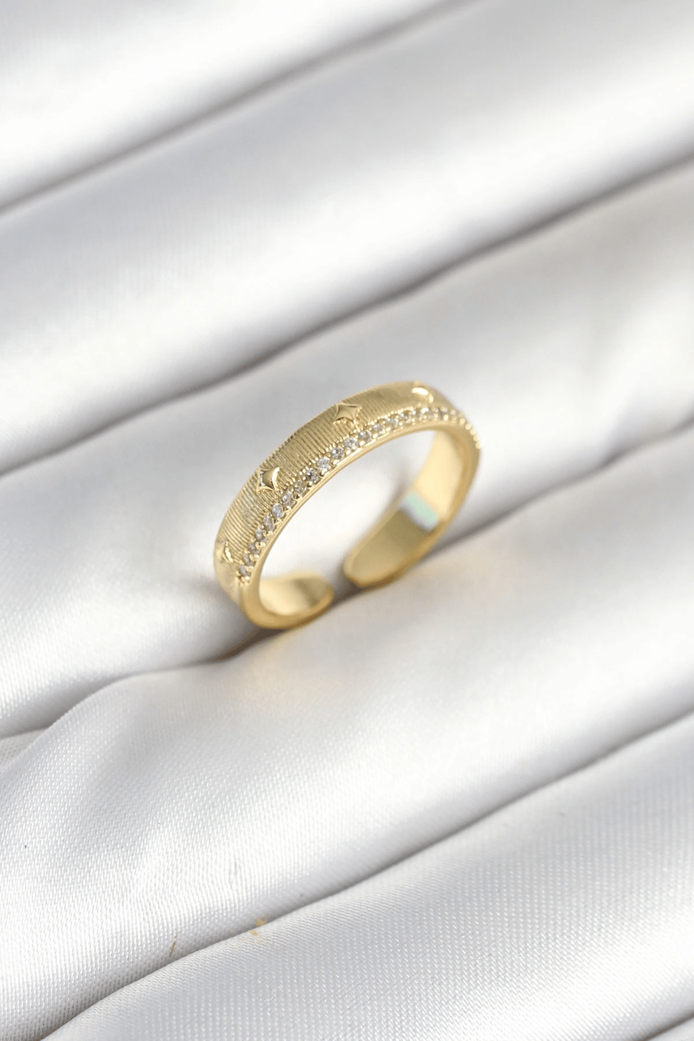 Gold Renk Şerit Zirkon Taşlı Kadın Yüzük