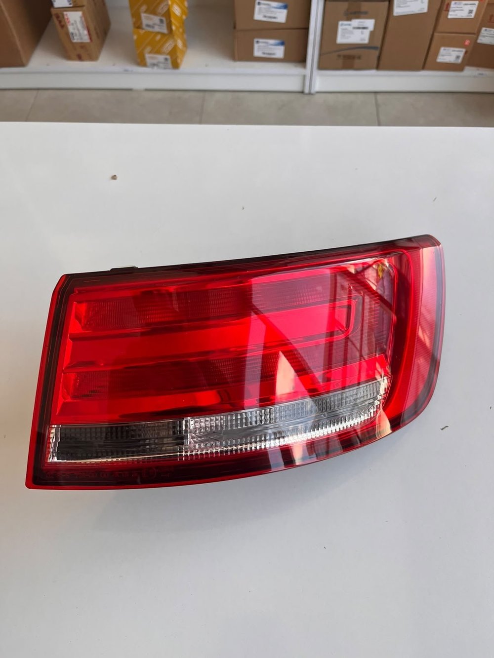 Stop Lambası A4 2015 Sonrası Dış sağ (Oem NO:8W5945070A)