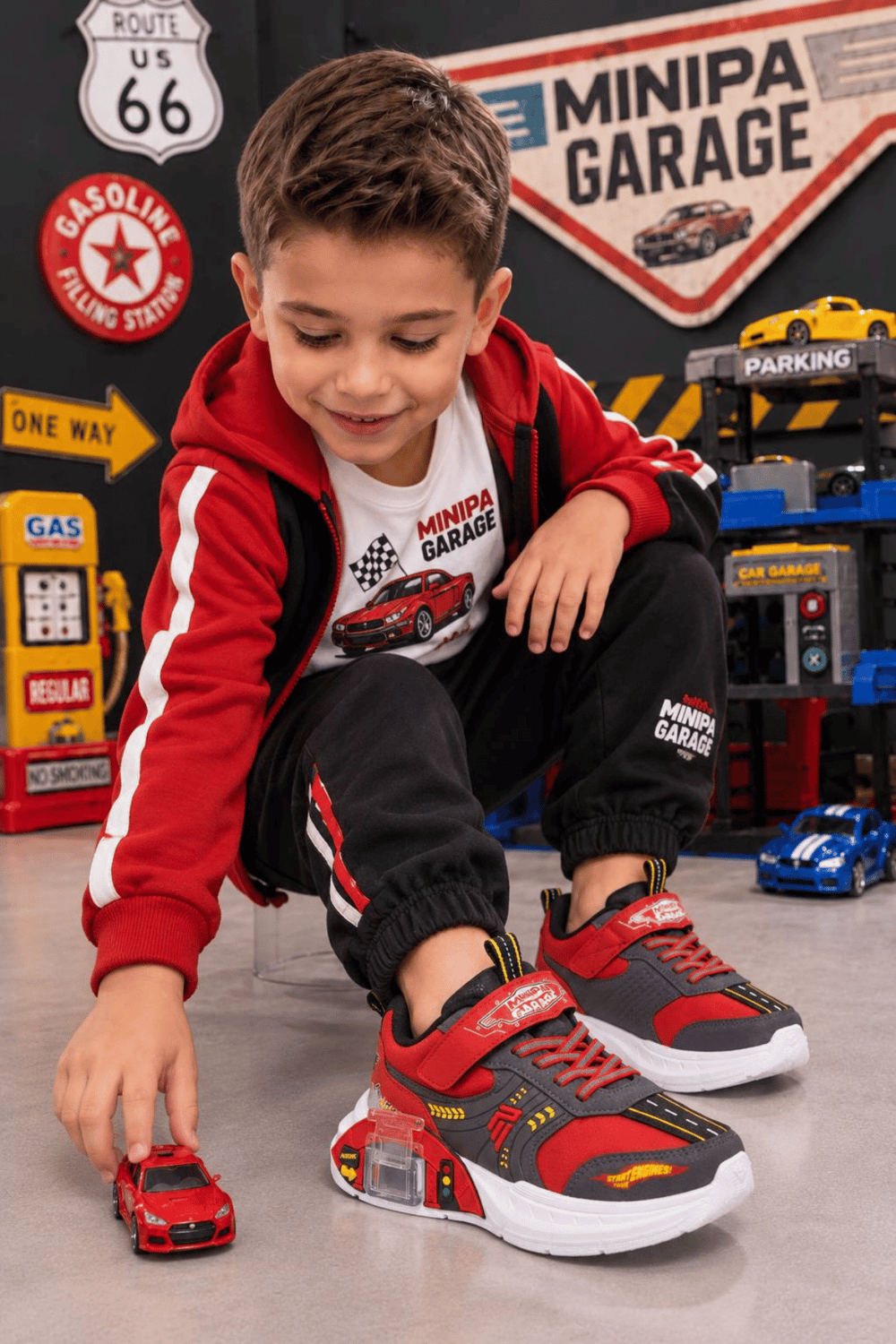 Garaj Tabanlı, Çift Metal Arabalı, Ortopedik Çocuk Spor Ayakkabı / Kırmızı
