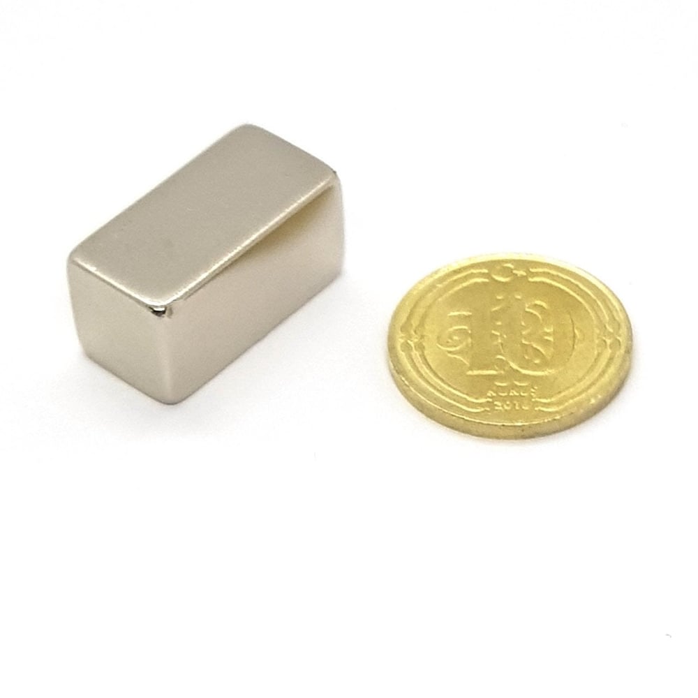 Boy 20mm  En 10mm Kalınlık 10mm N35 seri Güçlü Neodyum Mıknatıs