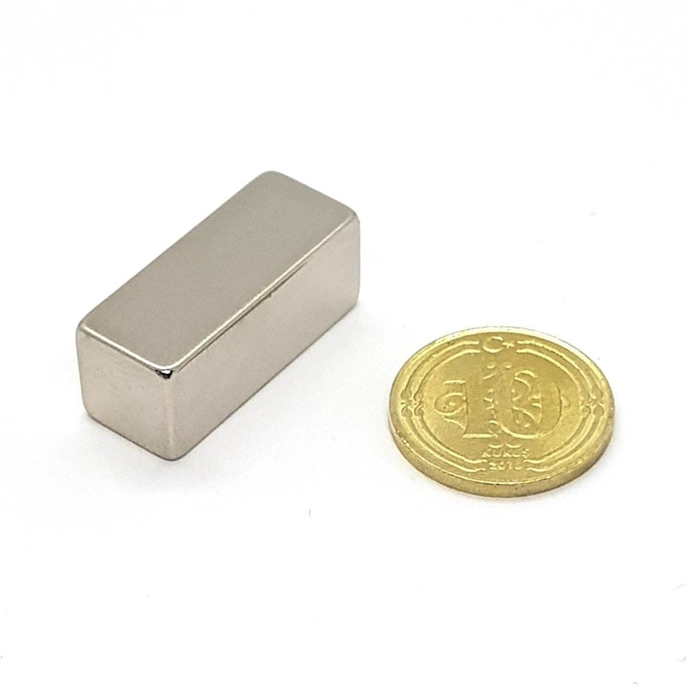 Boy 25mm En 5mm Kalınlık 5mm N35 seri Güçlü Neodyum Mıknatıs