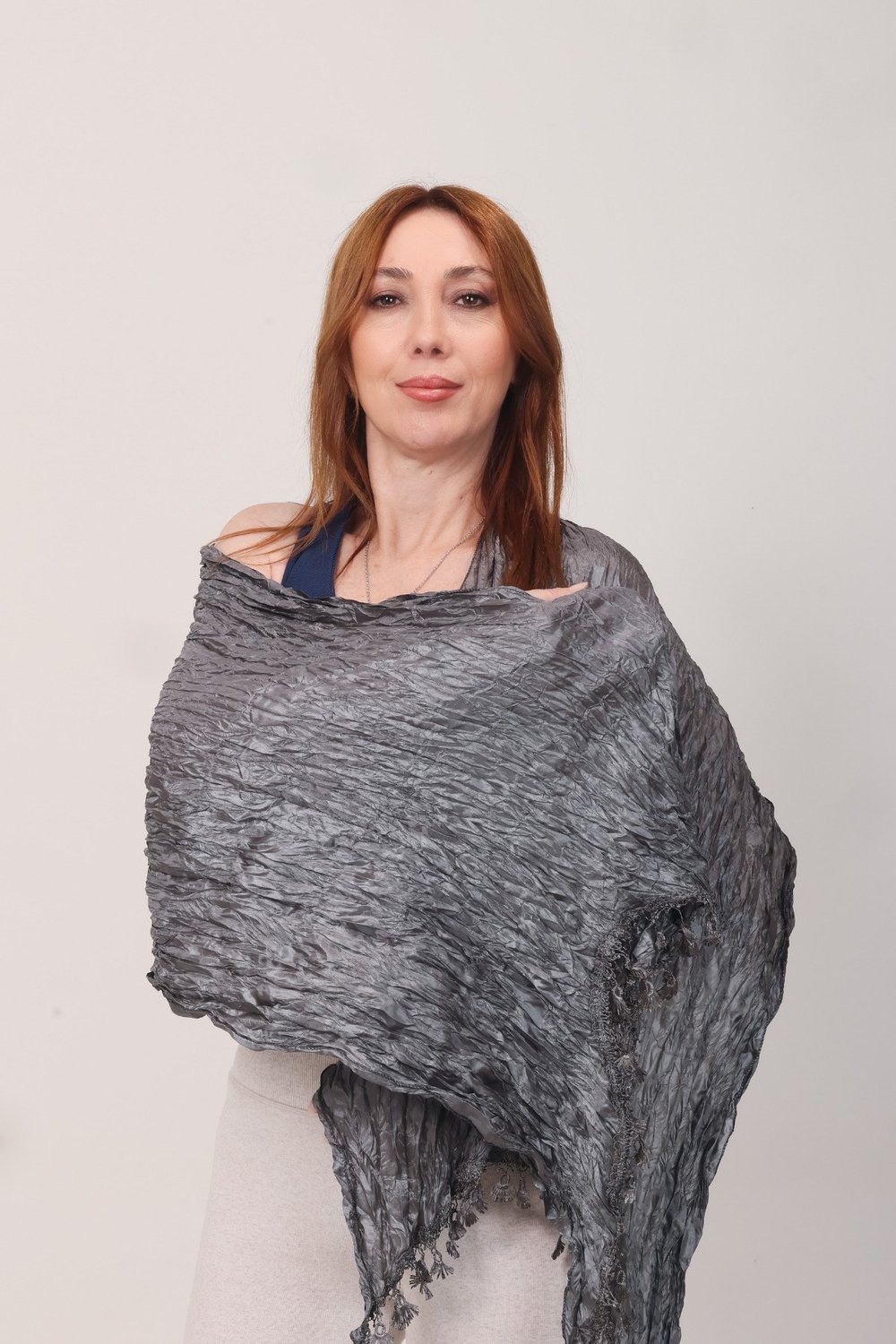 Shawl: Lüks Saten İpek Antrasit Krinkle Şal (68x190 cm)