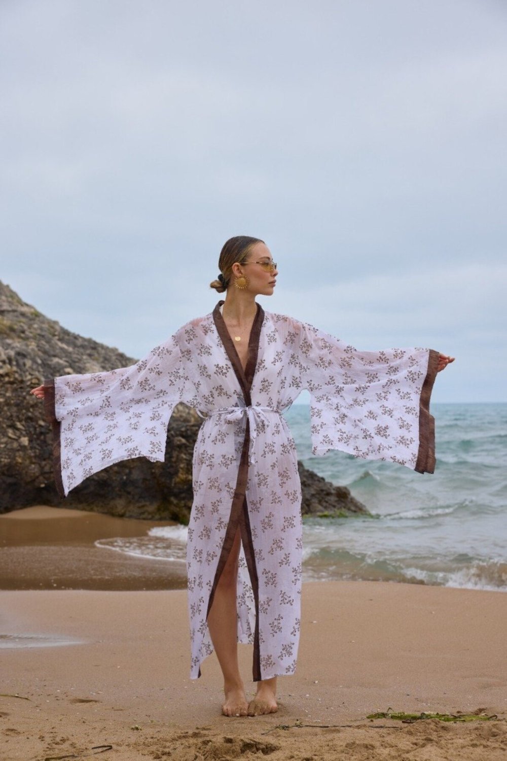 Beyaz Nakış İşlemeli Yarasa Kol Uzun Kimono, Pareo