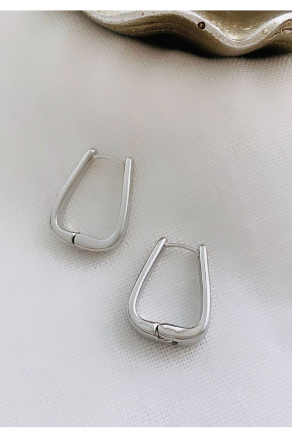 İthal U Model Silver Küpe (2 cm)