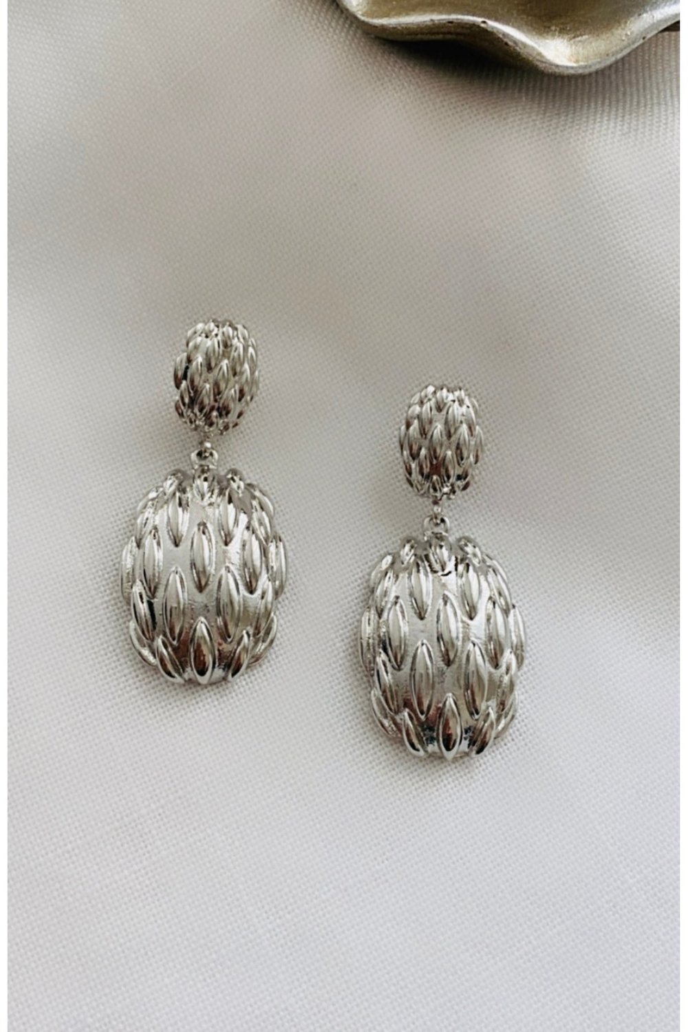 Özel Seri Kabartmalı Model Sallantılı Küpe (5 cm)