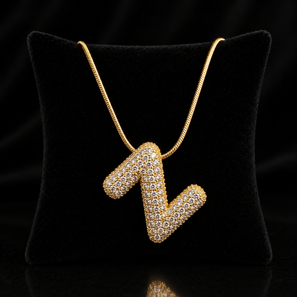 Z Harfi Figürlü Taşlı Gold Renk Kadın Kolye – Işıltılı Harf Kolye