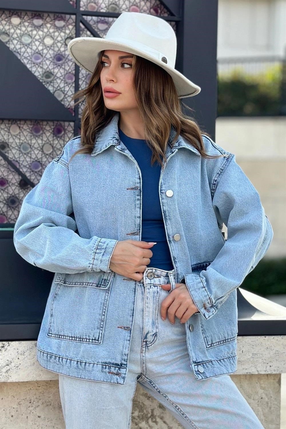 Kadın Buz Mavi Geniş Cepli, Kaliteli Jeans Kumaş, Salaş Kot Ceket