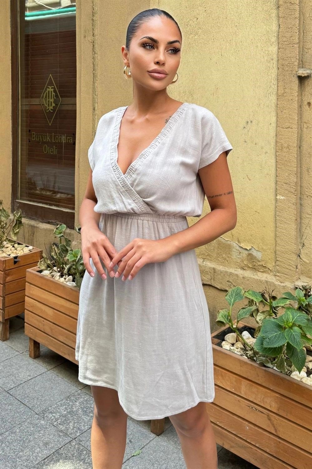 Kadın Gri Sırt Dekolteli, Kruvaze Yaka, Beli Lastikli, Kısa Kollu, Rahat Midi Keten Elbise