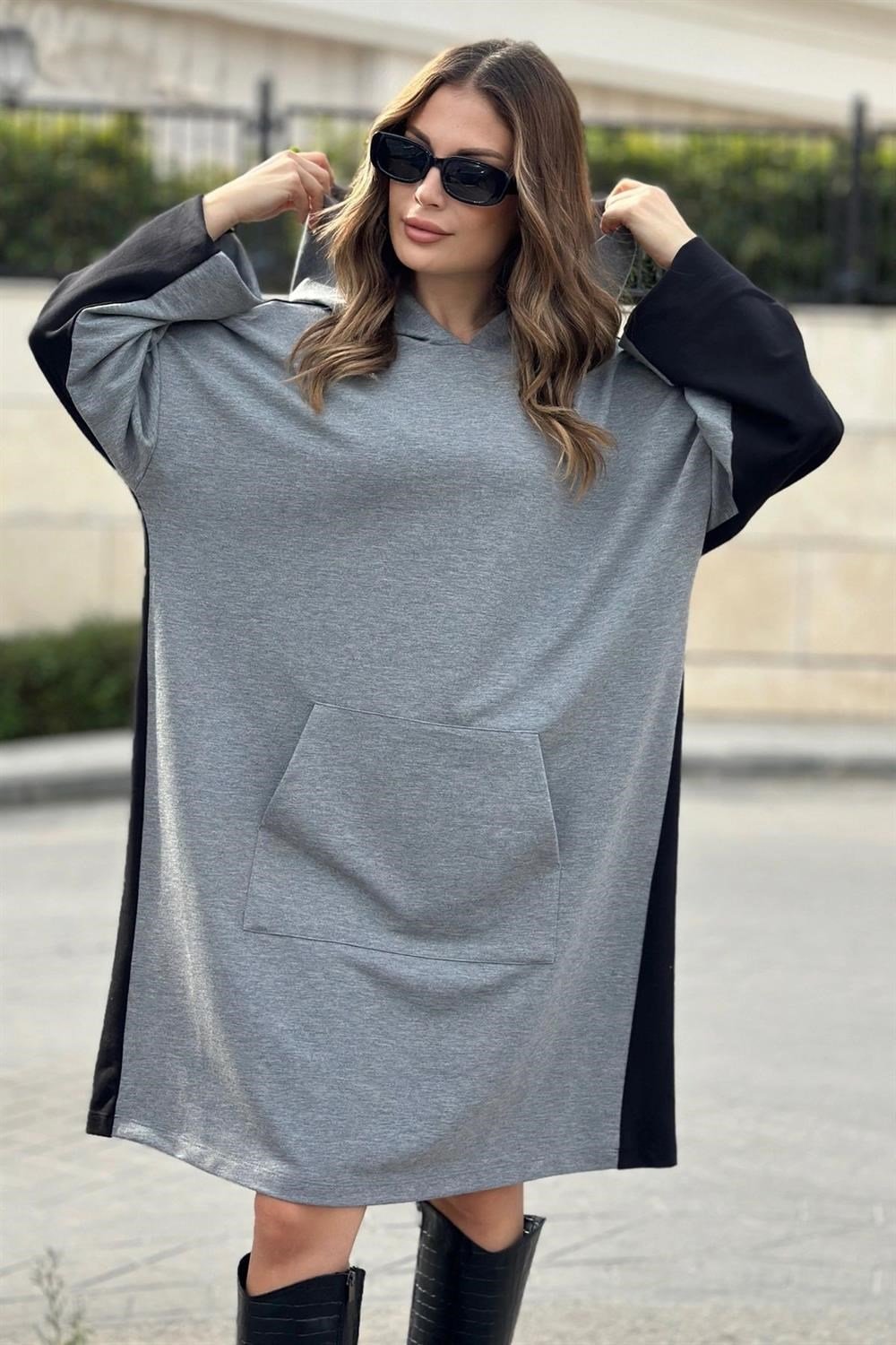 Kadın Siyah Kapüşonlu, Ön Ve Arkası Farklı Renk, Kanguru Cepli, Salaş-Oversize Elbise