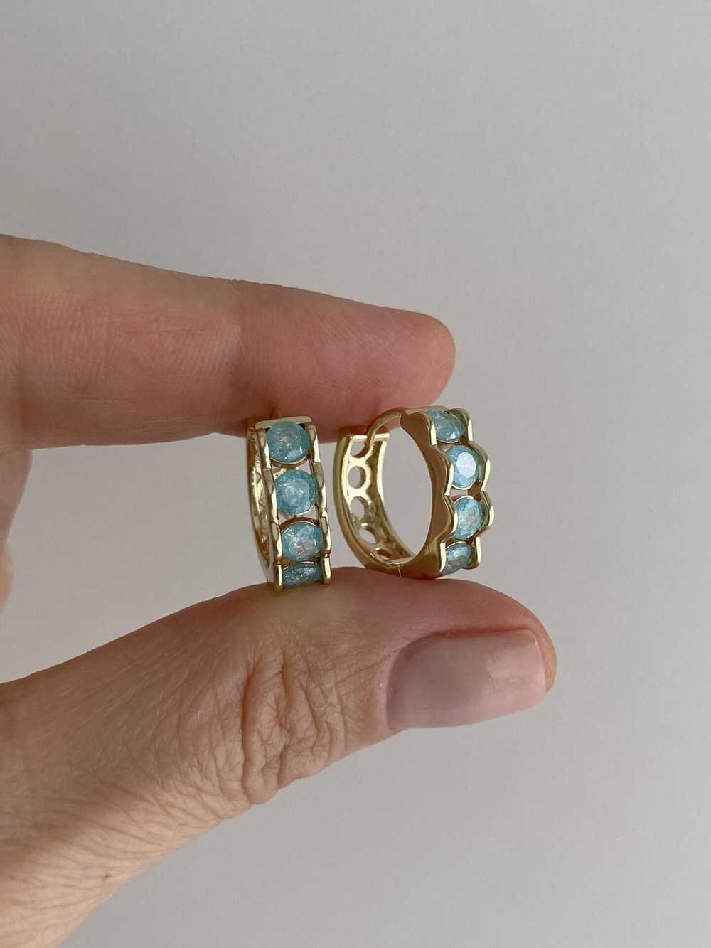 Altın Kaplama Gömme Turkuaz Renk Taşlı Halka Küpe(İç çapı:1,4 cm)