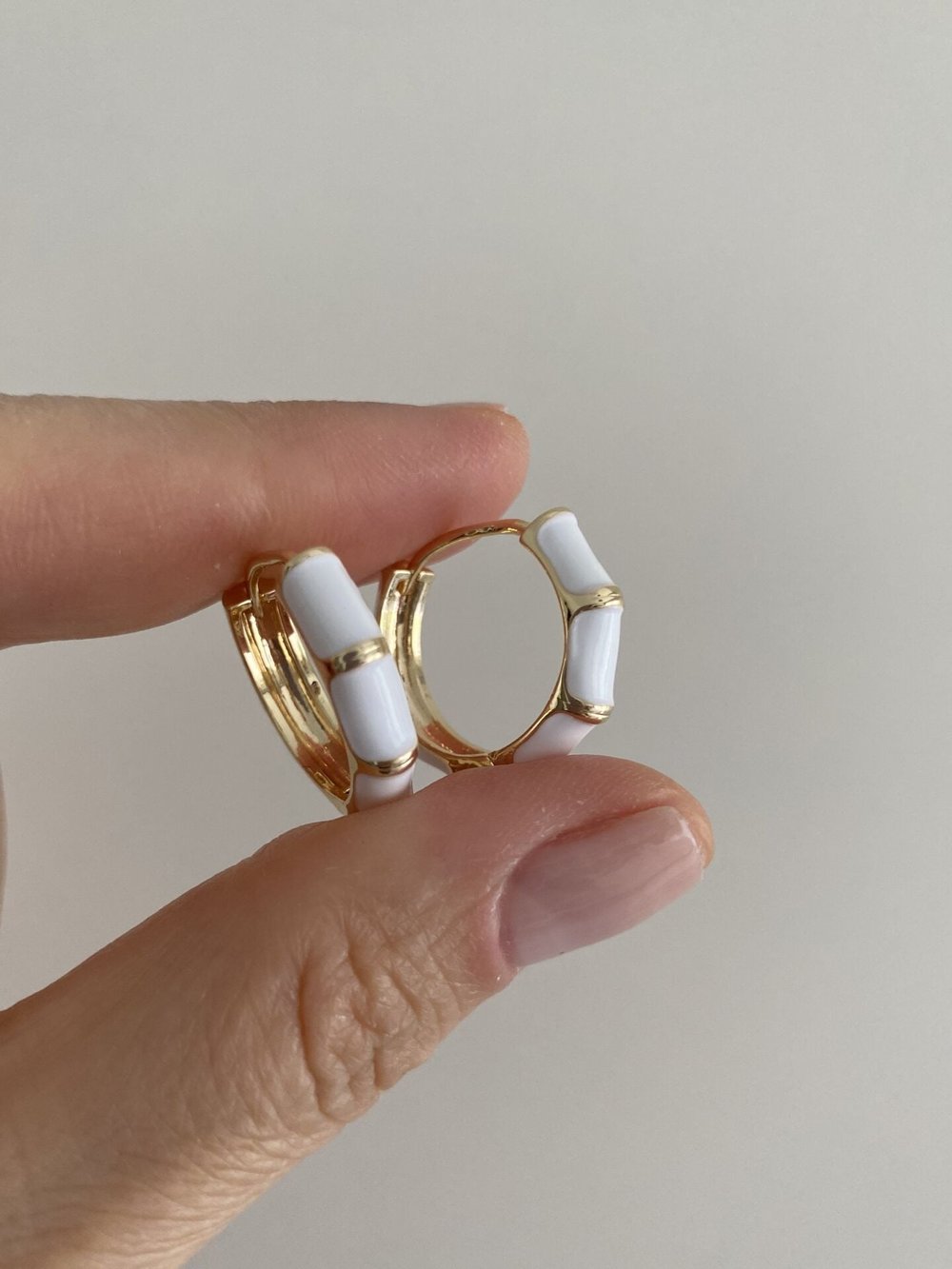 Altın Kaplama Mineli Merdiven Motif Halka Küpe Beyaz (İç çapı:1,5 cm)