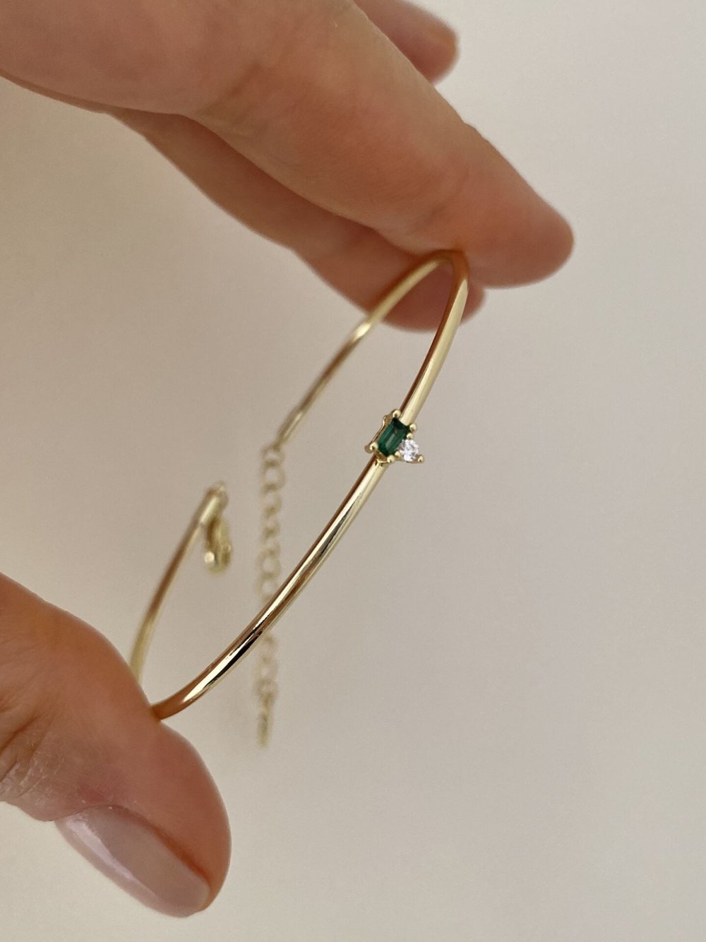 Altın Kaplama Minimal Green Figür İnce Kelepçe Bileklik