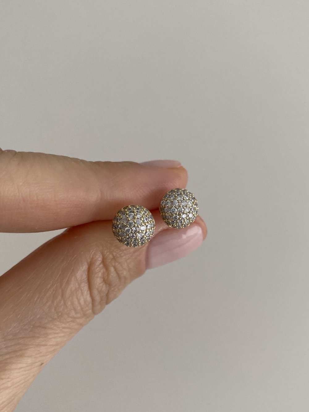 Özel Seri Gömme Taşlı Yarım Küre Model Minimal Küpe Gold 8mm