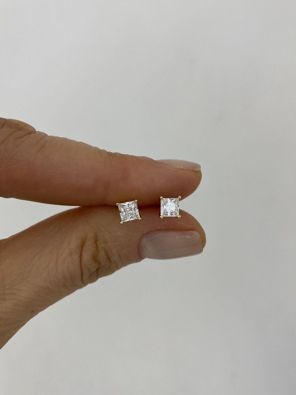 Özel Seri Minimal Kare Tek Taş Küpe Gold 5mm