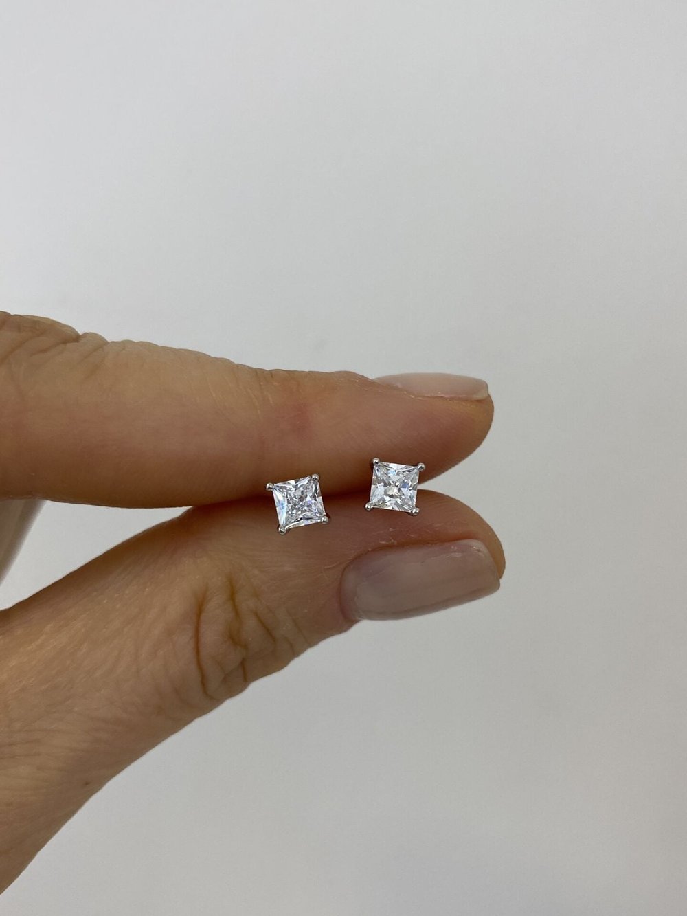 Özel Seri Minimal Kare Tek Taş Küpe Gümüş Renk 5mm