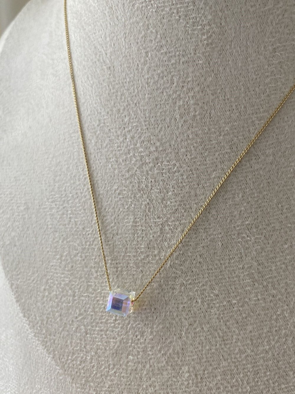Özel Seri Minimal Swarovski Taş Küp Kolye