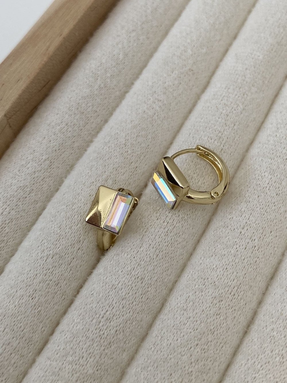 Özel Seri Swarovski Taşlı Geometrik Halka Küpe (İç çapı: 1cm)