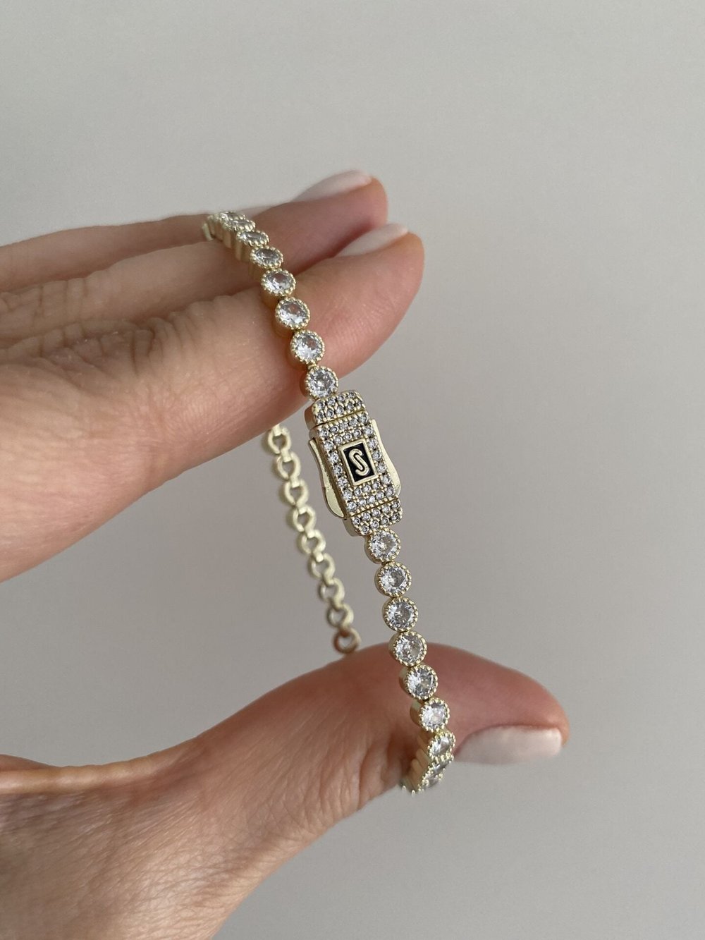 S Kilit Yuvarlak Taşlı Su Yolu Bileklik (18cm) Gold