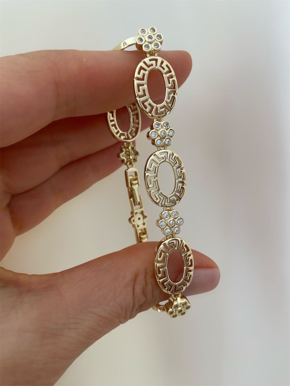 Taşlı Çiçek Detaylı Oval Grek Bileklik