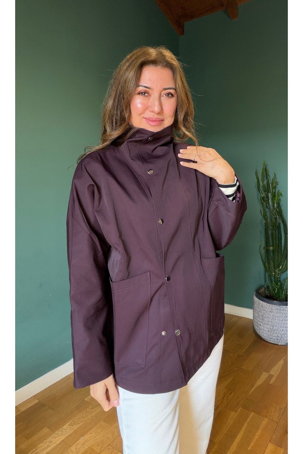 Çıtçıtlı funnel neck (dik yaka) kısa trençkot