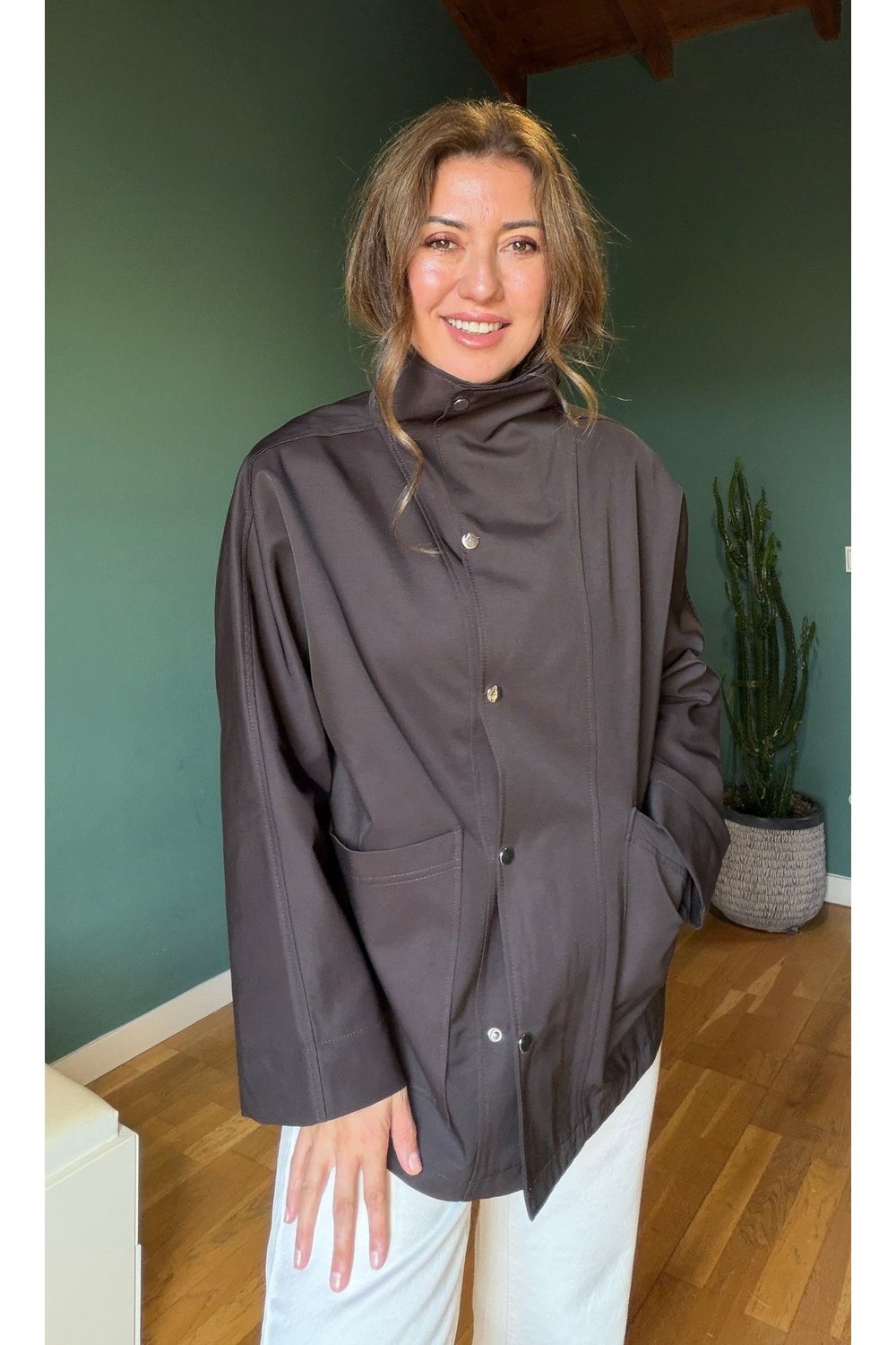 Çıtçıtlı funnel neck (dik yaka) kısa trençkot